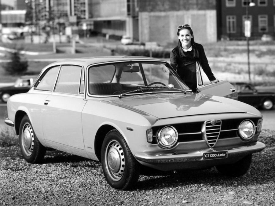  Alfa Romeo Giulia GT 1300 Junior (105) 1966 года  (фото 6 из 10)